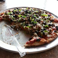 Foto tomada en Riverfront Pizzeria  por Dale W. el 11/2/2012