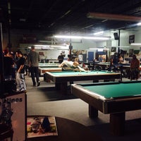 Foto tomada en Triple Nines Bar and Billiards  por Rich H. el 5/17/2015