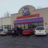 Photo taken at Chuck E. Cheese by Alex H. on 1/1/2013