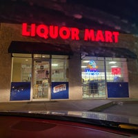 Foto tomada en Colorado Liquor Mart  por Aaron M. el 3/27/2022