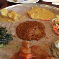 Foto tirada no(a) Etete Ethiopian Cuisine por Annabelle R. em 7/12/2015