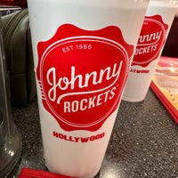 Photo taken at Johnny Rockets by Oguzhan D. on 5/19/2023