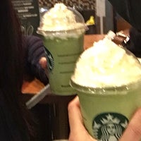 Foto tomada en Starbucks  por Katrina T. el 1/21/2022