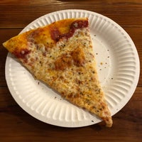 8/24/2018 tarihinde Anthony P.ziyaretçi tarafından Manhattan Pizzeria'de çekilen fotoğraf