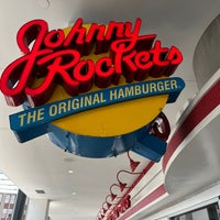 Photo taken at Johnny Rockets by Andres B. on 9/7/2022