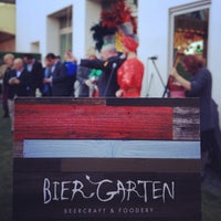 Das Foto wurde bei Beer Garden von Glen S. am 4/2/2014 aufgenommen