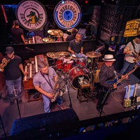 Foto tomada en Bourbon Street Blues and Boogie Bar  por Mike G. el 9/15/2022