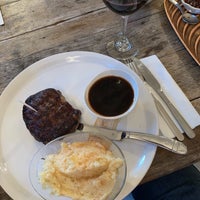 Foto scattata a The Lodge Steak &amp;amp; Seafood Co. da Alexander O. il 5/8/2019