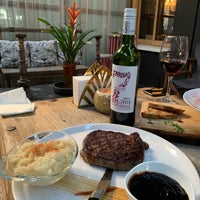 Foto scattata a The Lodge Steak &amp;amp; Seafood Co. da Alexander O. il 5/25/2019