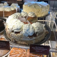 Photo taken at The Cheesecake Factory by Martin S. on 9/6/2021