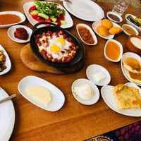 รูปภาพถ่ายที่ Kırıtaklar Mandıra &amp;amp; Kahvaltı โดย SselinN . เมื่อ 6/16/2019