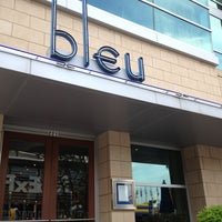 Foto tirada no(a) Bleu Restaurant and Lounge por ~Roni~ em 4/17/2013