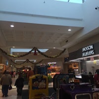 Foto tirada no(a) Old Hickory Mall por ~Roni~ em 12/22/2014