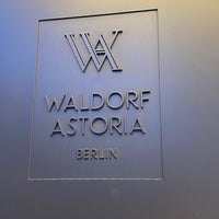Foto tirada no(a) Waldorf Astoria Berlin por Matt T. em 6/28/2023