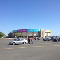 รูปภาพถ่ายที่ Nassau Veterans Memorial Coliseum โดย Linden H. เมื่อ 5/5/2013