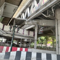 Photo taken at Taksin Intersection Skywalk by Nooch G. on 11/10/2023