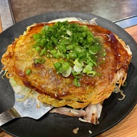 Photo taken at Chinchikurin Hiroshima Okonomiyaki by Jerry Y. on 8/13/2023