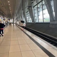 Photo taken at Frankfurt Airport International Railway Station by Emanuele B. on 10/23/2023