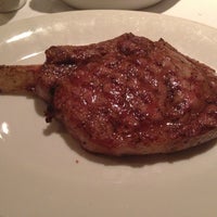 Foto diambil di Shula&amp;#39;s Steak House oleh Jeff B. pada 11/8/2012