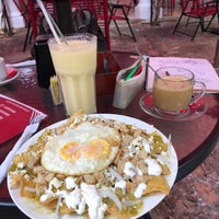 12/4/2018 tarihinde Dana B.ziyaretçi tarafından Café Montejo'de çekilen fotoğraf