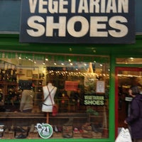 Снимок сделан в Vegetarian Shoes пользователем werner s. 11/19/2012