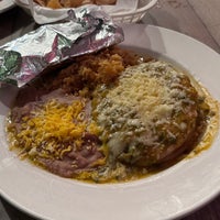 Foto diambil di Mangos Mexican Café oleh Sham K. pada 10/21/2023