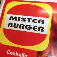 รูปภาพถ่ายที่ Mister Burger โดย Mike A. เมื่อ 10/12/2012