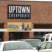 รูปภาพถ่ายที่ Uptown Cheapskate โดย Craig L. เมื่อ 3/15/2017