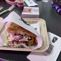 Photo taken at Kotti Berliner Döner Kebab by Jenny L. on 3/31/2022