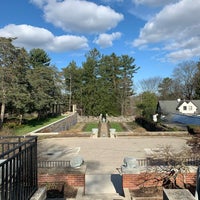 Foto diambil di Cranbrook House &amp;amp; Gardens oleh Jenny L. pada 4/20/2022