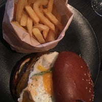 Photo taken at &amp;#39;t Koningshuis Beef &amp;amp; Burgers by Véronique B. on 8/2/2019