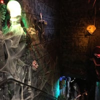 10/30/2017에 Michelle D.님이 Halloween Gore Store - Horror-Shop City Store에서 찍은 사진