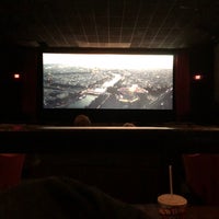 รูปภาพถ่ายที่ Rosebud Cinema Drafthouse โดย Brent K. เมื่อ 2/24/2018
