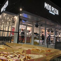 รูปภาพถ่ายที่ Mod Pizza โดย Faisal เมื่อ 8/29/2020