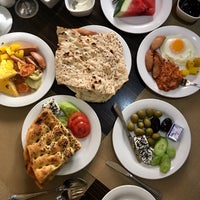 Photo taken at Aseman Restaurant | رستوران هتل آسمان by N3gaR on 5/4/2019