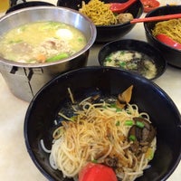 Photo taken at Meng Kitchen Traditional Taste (日夜小厨) by Corinne K. on 12/13/2014