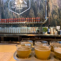 Foto tirada no(a) Alpine Beer Company Pub por Jason C. em 8/31/2019