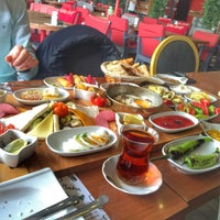 Das Foto wurde bei Kahve Durağı von Çiçek Ç. am 4/13/2016 aufgenommen