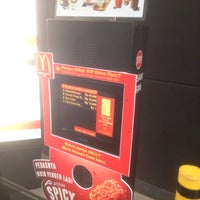 Photo taken at McDonald&amp;#39;s &amp;amp; McCafé by Tria P. on 4/8/2018