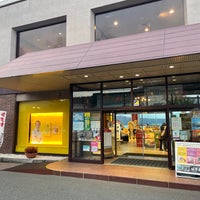 Photo taken at わかさいも本舗 洞爺湖本店 by Toshimi S. on 10/16/2022