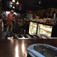 Foto tirada no(a) Nervous Dog Coffee Bar &amp;amp; Roaster por Shana Z. em 4/30/2016