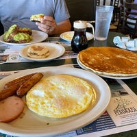 Photo taken at Metro Diner by Nichole S. on 5/8/2021