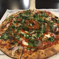 2/14/2017 tarihinde Nathaniel P.ziyaretçi tarafından The Pizza Press'de çekilen fotoğraf