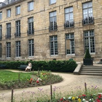 Photo taken at Jardin de l’Hôtel Lamoignon by Bryan C. on 6/14/2016