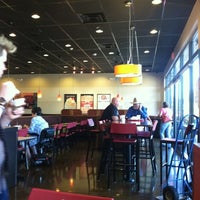 Photo prise au JR&amp;#39;s Burger Grill par Cozi K. le9/14/2012