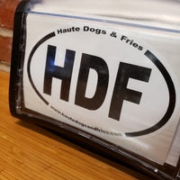 Снимок сделан в Haute Dogs &amp;amp; Fries Restaurant пользователем BC . 2/10/2019
