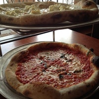 5/23/2013 tarihinde Megan B.ziyaretçi tarafından Pizzeria Da Lupo'de çekilen fotoğraf