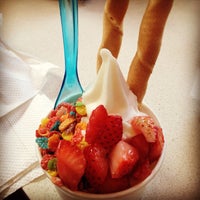 Photo taken at Berripop Frozen Yogurt- La Centerra by Shaheen L. on 6/30/2013