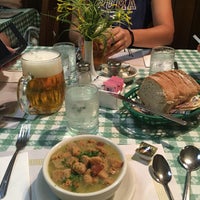 Foto tomada en Czech Plaza Restaurant  por Alena O. el 9/8/2016