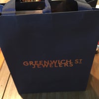 Das Foto wurde bei Greenwich St Jewelers von Jared K. am 5/24/2017 aufgenommen